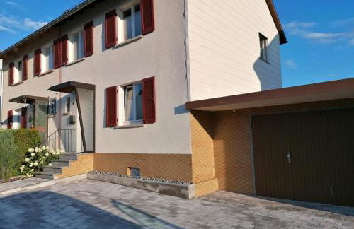 Ferienhaus Stein, TOP Monteurwohnung, 5 große Einzelzimmer, Doppelzimmer, Übernachtung bis 8 Personen möglich - Foto 1
