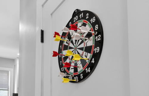 LUX Retreat Home with Yard - Foto 24