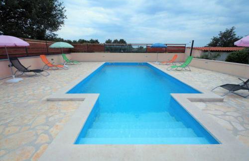 Sunny apartment with pool - Foto 6