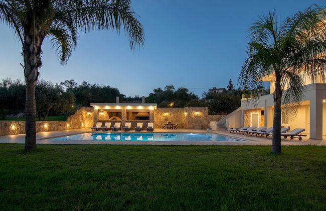 Melitini in Souda With 7 Bedrooms and 6 Bathrooms - Foto 1