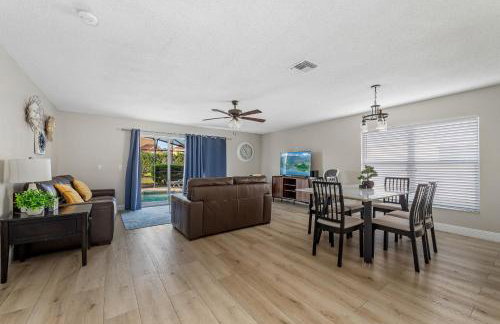 4BR w Heated Pool near Disney & Lake - Sleeps 10 - Foto 15