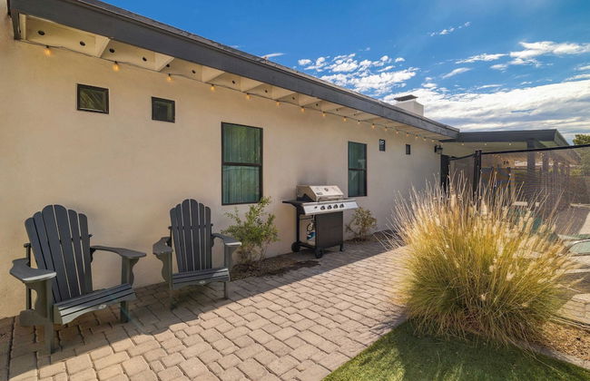 Backyard Pool, Puttinggreen, Playground Modern 5bdr White Agate by Avantstay - Foto 38