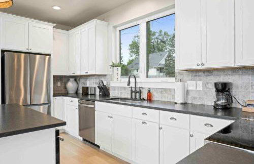 Hot Tub, 3BR for 10, Near Ark, Private Parking - Foto 7