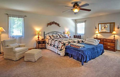 Waterfront Vandalia House with Dock on Donnell Lake! - Foto 12