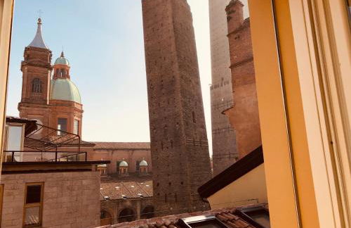 Asinelli Panoramic Rooftop, In front of the Two Towers - Photo 3