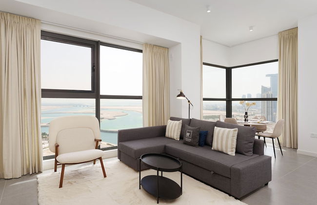Maison Privee - Modern & Panoramic Sea View Apt on Al Reem Island - Photo 8