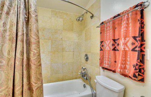 Cozy Portland Studio with Electric Fireplace - Foto 15