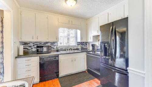 4 Mi to Dtwn Home with Deck and Yard in Wilson - Foto 3