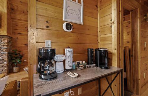 Escape to the Smokies- Pool, hot tub, cozy cabin, Pigeon Forge - Foto 13
