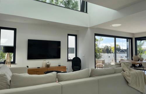 Villa R&M with Pool and Jacuzzi - Photo 47