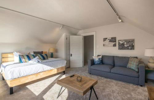 Deluxe 6 Bedroom 3 Min to Downtown w 2-car Driveway - Foto 45