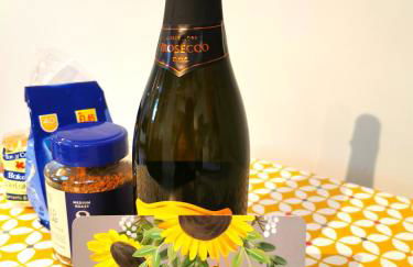 Sunflower Apartment, Family accommodation Near Tenby in Pembrokeshire - Photo 9