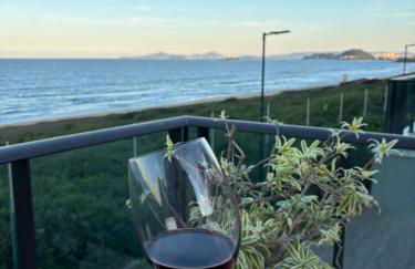 Apartamento Frente Mar, Churrasqueira, Piscina, Jacuzzi, 20 Minutos do Beto Carrero - Foto 16