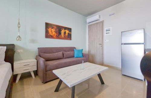 Epipleon Luxury Suites -105- Δωμάτιο 35τμ με βεράντα 35τμ μπροστά στη θάλασσα - Foto 9