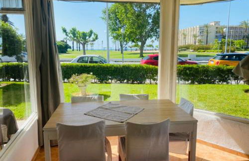 Piso delante de la playa La Pineda con 2 habitaciones - Photo 16