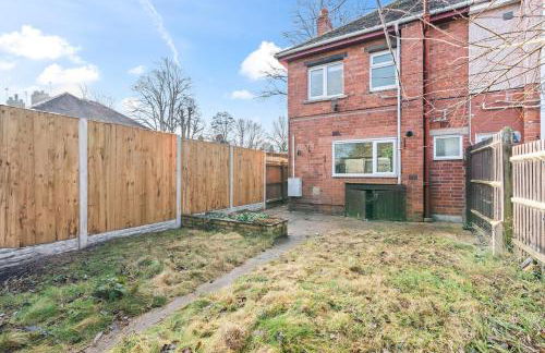 #93 Stylish Warwick Home - 10 mins to Warwick Castle - Sleeps 6 - " Perfect for Contractors and Families - Free Parking" - Foto 11