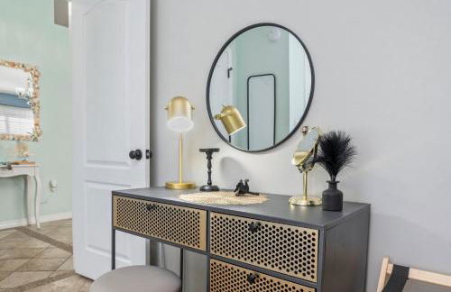 Beautiful Pet Friendly Home! Tropical Pool, Optional Golf Cart & Pool Heat, Minutes to Beach - Foto 33