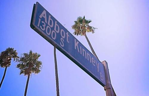 Sunny 1 Bedroom in the Heart of Venice Beach - #3 - Photo 26