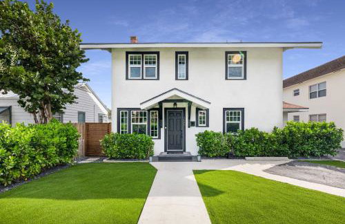 Historic Waterfront estate With Yard & Modern Kitchen - Foto 2