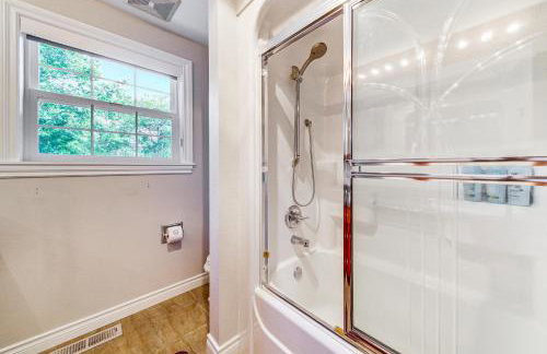 Private Pond and Indoor Pool Grand Arlington Villa! - Foto 30