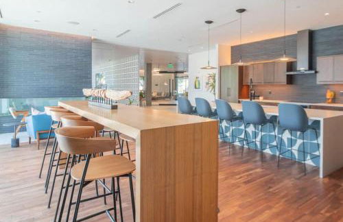 Stylish 1BD - Pool, Gym, Parking, W-D - Sleeps 4 - Foto 25