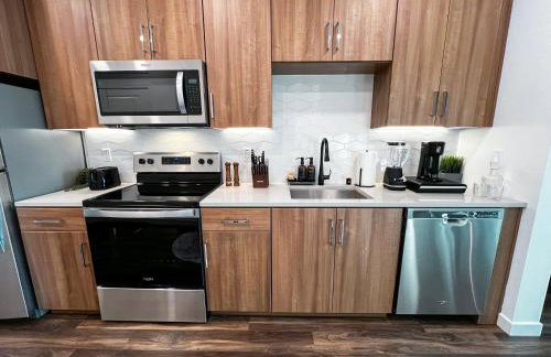 Modern Cosmopolitan APT Mid Hollywood with Free Parking 10mins to Universal Studios - Photo 12