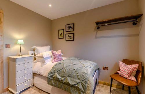 Yorkshire Dales Retreat with Hot Tub & Garden - Photo 41