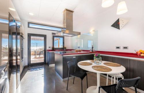 Luxury Villa with swimming pool and amazing views - Photo 8