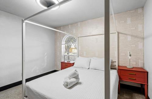 Stunning Carrollton Castle with 4 Bedrooms + Pool + Media Room - Foto 25