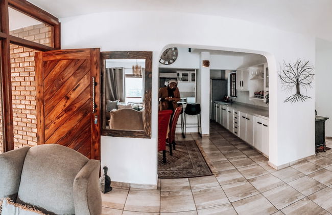 Serene Thatched Roof Retreat in Faerie Glen, Pretoria - Photo 1