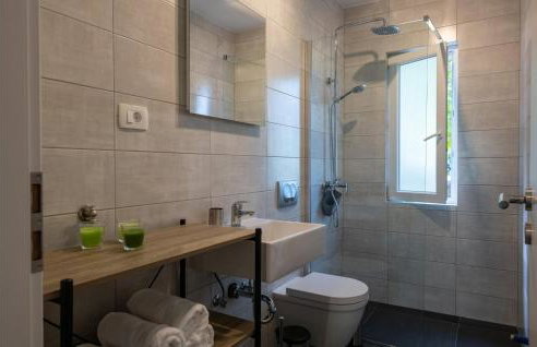 6 Bedroom Beautiful Home In Nedescina - Foto 39