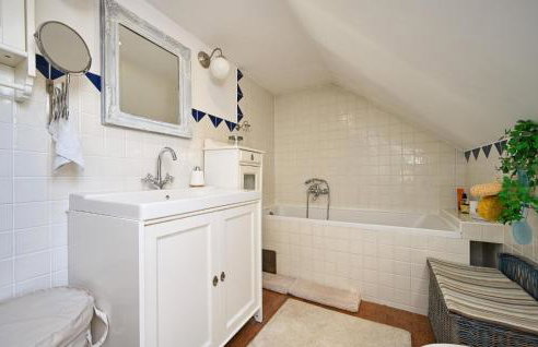 2 Bedroom Amazing Home In Vrtlinovec - Foto 31