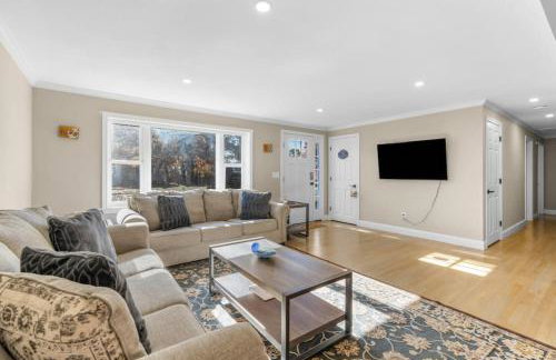 Cozy Spacious Home Walk to the Beach and 1 Mile to Downtown Hyannis - Photo 12