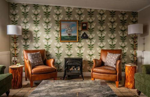 The Curator's Retreat For 8 - Photo 1