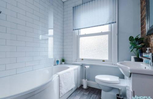 5BR House, Sleeps 10 guests - Free Parking - Business & Contractor Stays - Foto 17