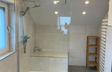 Helles ruhiges Appartement im Grünen - Foto 9