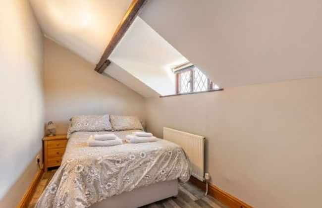 Host Stay Honeysuckle Cottage - Photo 8