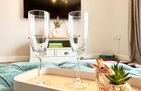 Stylish quaint home hosted by ESONGRACE Stays in Stoke-on-Trent - Perfect for Families - Contractors - Holiday makers - Emergency Housing - Professionals - Foto 6