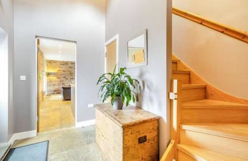 Beautiful Stone Barn with Hot Tub on a Quiet Farm - Foto 5