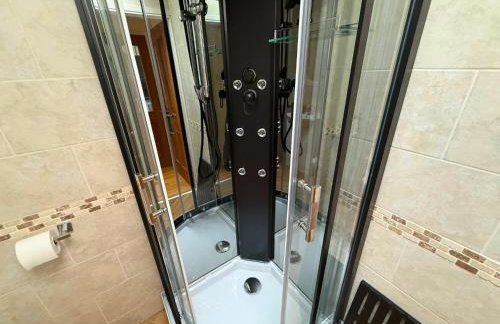 Private All-Weather Hot Tub House, Fire Pit, Free Parking, Near City Centre, Freeman Hospital, Great Transport Links - Foto 45