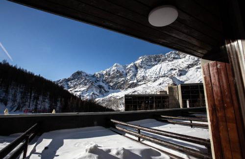 WHISPERING PINES LODGE Mountain view apartment with ski-in access - Foto 9