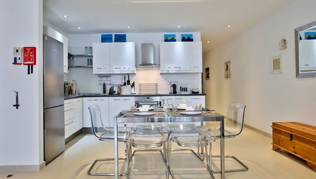 Stunning Sliema 2 Bed Apt Meters Away From Beach - Foto 4, Habitación