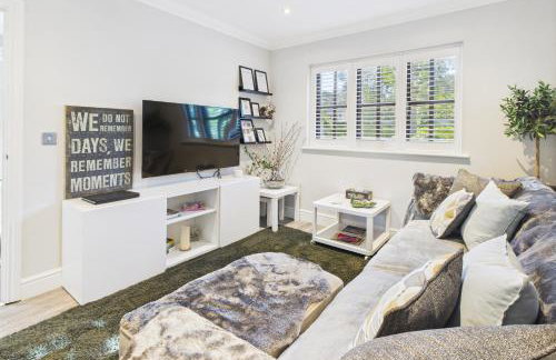 3 beds Luxury Family Home with Self-Check in & Direct Train to London - Foto 27