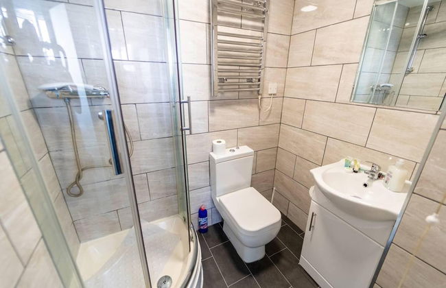 Captivating 1-bed Studio in Birmingham - Photo 8