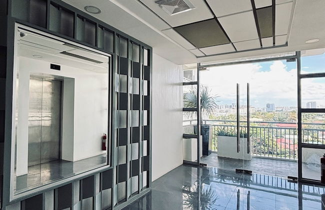 Bright & Airy Urban Escape - Photo 31