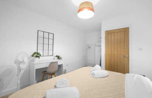 Eastons 1 Bedroom Apartment with Sofa Bed - Photo 24