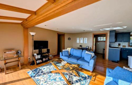 Charming Waterfront Sea Cottage with Private Beach near Bar Harbor, Hancock Maine - Photo 15