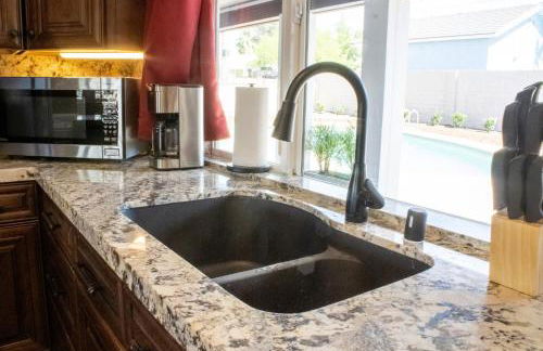 Lux Private Home - Pool, Billiards, 8 Smart TVs, Board Games, Cotton Bedding - The Stone Sanctuary at McCullough Hills Trailhead - Foto 9