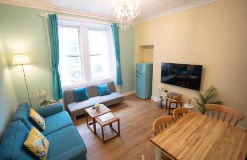 Stylish Apartment in Edinburgh 5 beds 3 Bedrooms - Photo 4