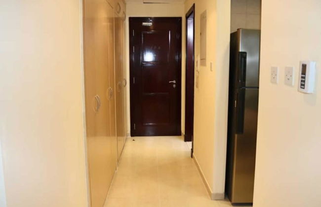 Beautiful Furnished Studio With Close Kitchen - Photo 14